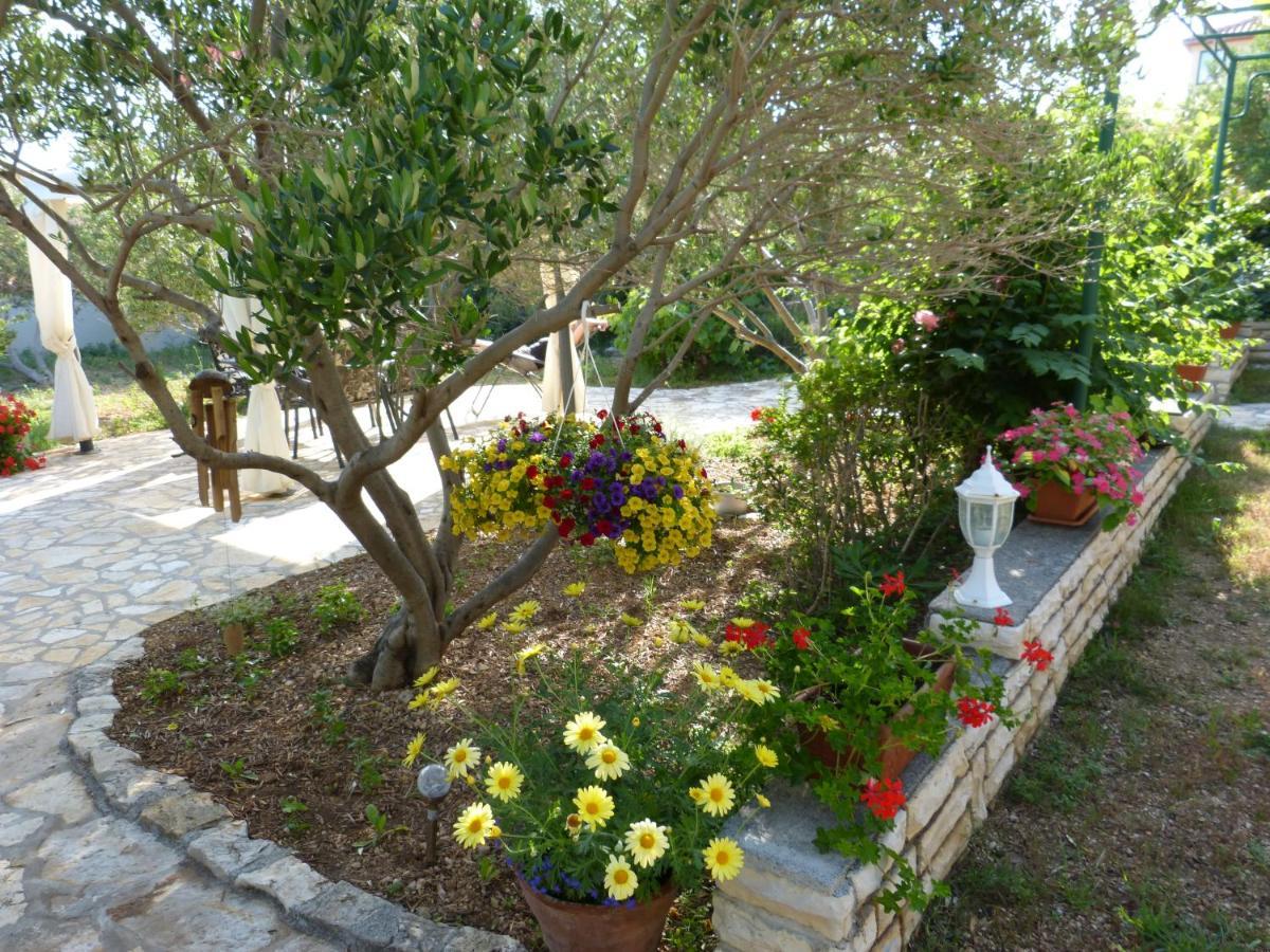 Apartmani Milena Barbat na Rabu Bagian luar foto
