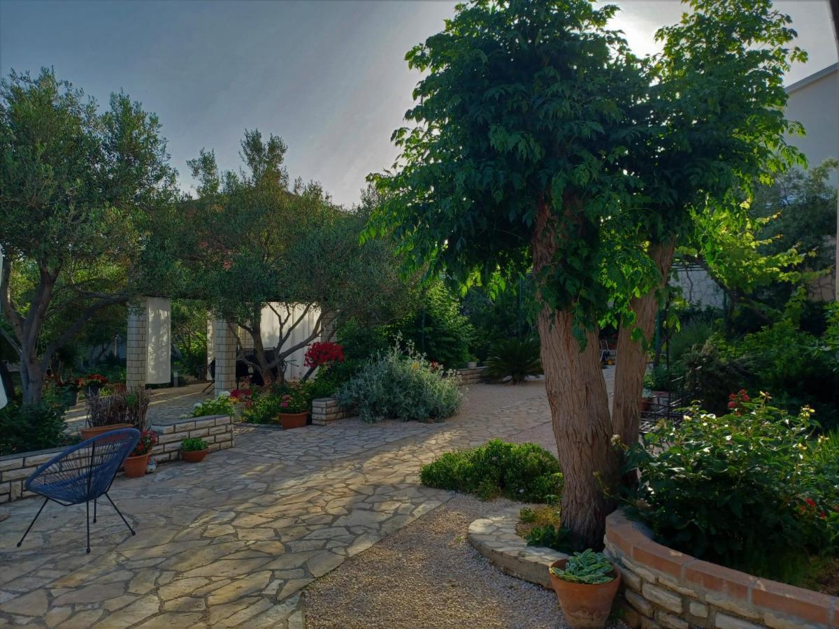 Apartmani Milena Barbat na Rabu Bagian luar foto