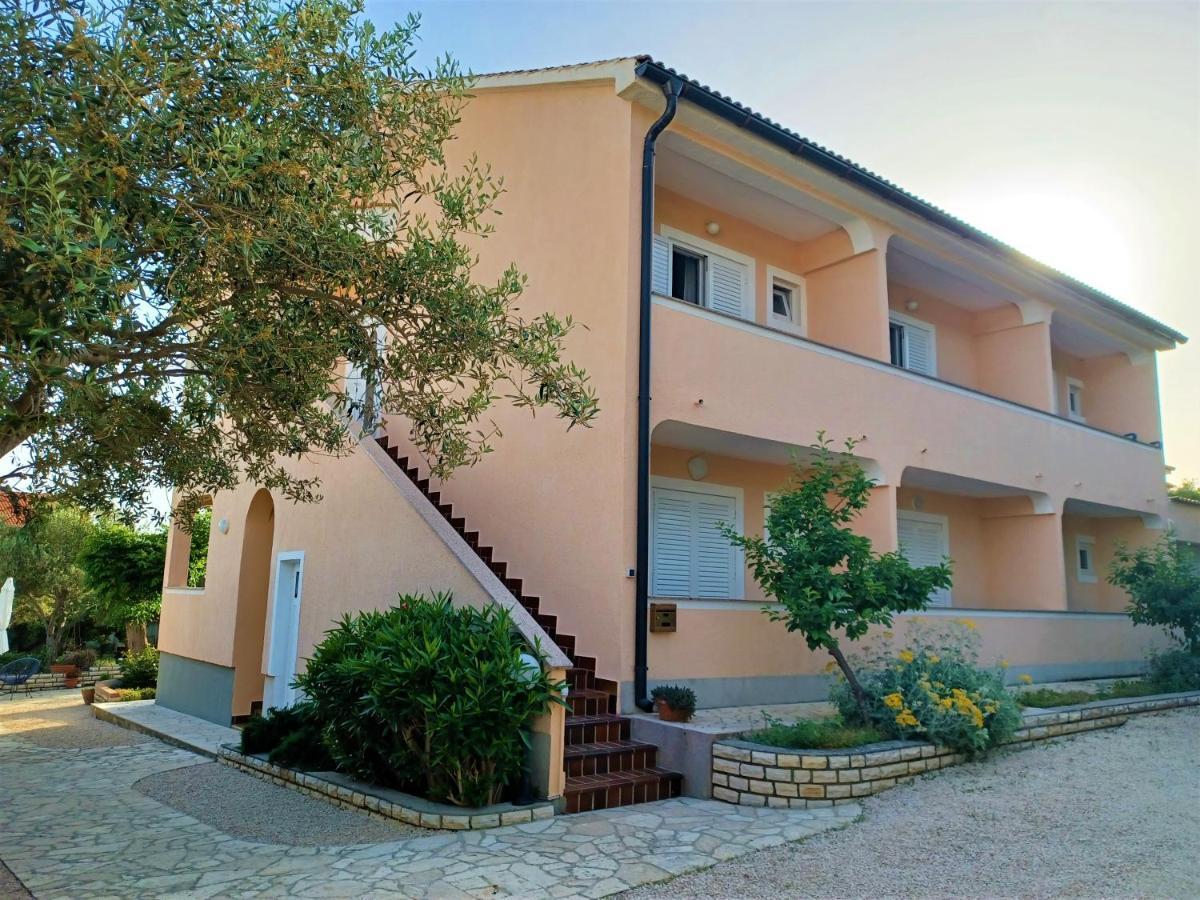 Apartmani Milena Barbat na Rabu Bagian luar foto