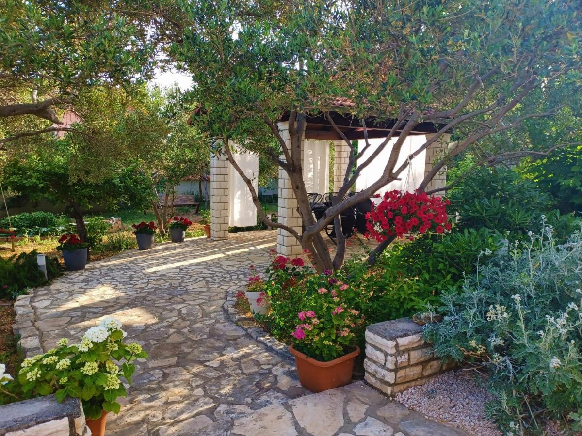 Apartmani Milena Barbat na Rabu Bagian luar foto