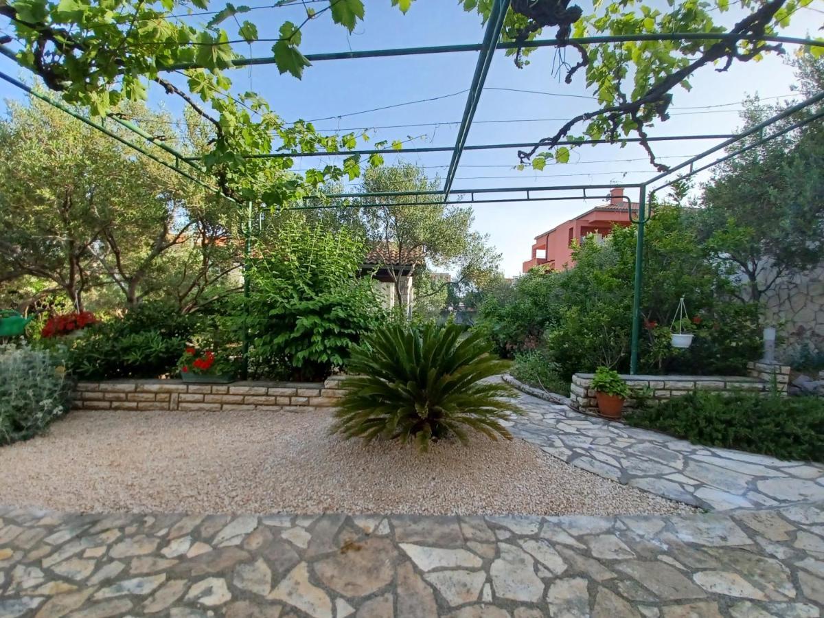Apartmani Milena Barbat na Rabu Bagian luar foto